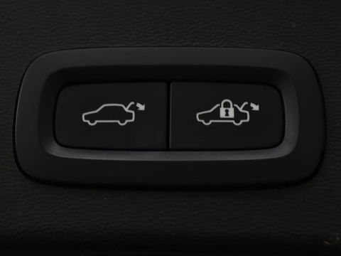 Volvo XC40 1.5 T4 Recharge Incription Expression | Leder | Trekhaak | Camera | Carplay | Keyless | Full LED | Parkeerhulp | Cruise control | Climate control
