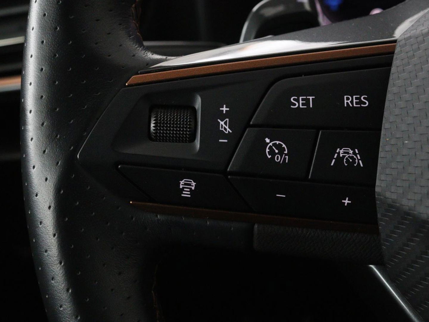 CUPRA Leon 1.4 e-Hybrid | Stoel & stuurverwarming | Camera | Adaptive cruise | Carplay | Navigatie | Sfeerverlichting | Keyless | Sportstoelen | Full LED | PHEV