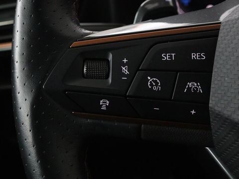 CUPRA Leon 1.4 e-Hybrid | Stoel & stuurverwarming | Camera | Adaptive cruise | Carplay | Navigatie | Sfeerverlichting | Keyless | Sportstoelen | Full LED | PHEV