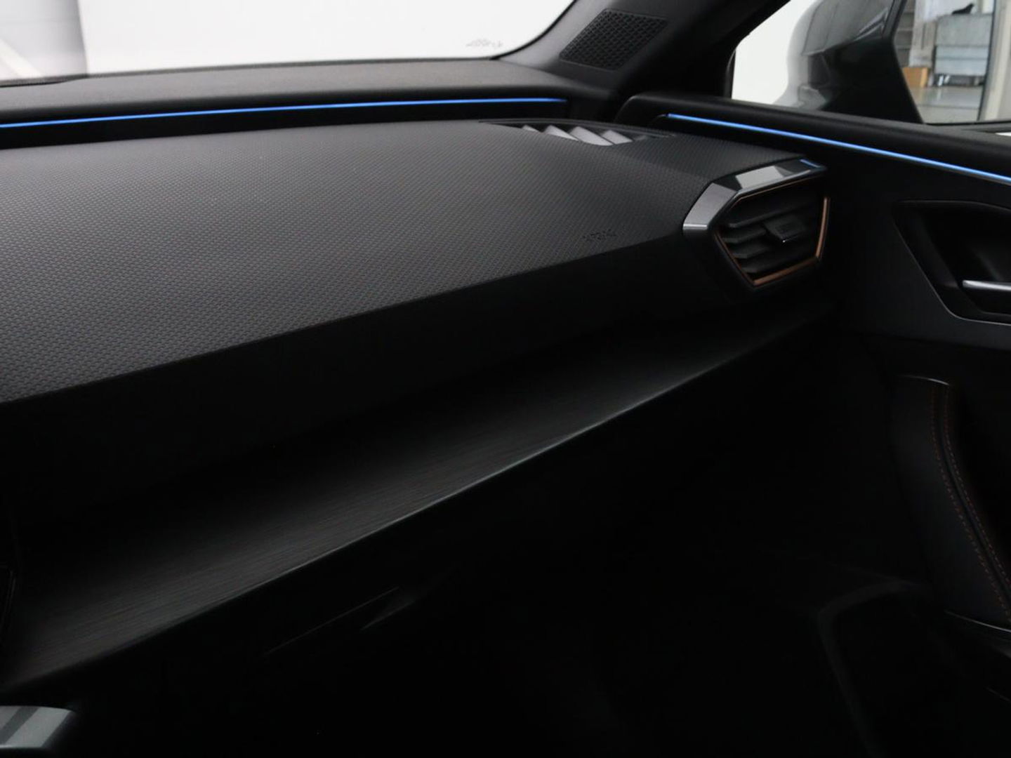 CUPRA Leon 1.4 e-Hybrid | Stoel & stuurverwarming | Camera | Adaptive cruise | Carplay | Navigatie | Sfeerverlichting | Keyless | Sportstoelen | Full LED | PHEV
