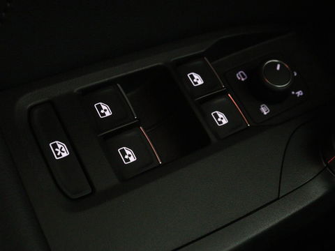 CUPRA Leon 1.4 e-Hybrid | Stoel & stuurverwarming | Camera | Adaptive cruise | Carplay | Navigatie | Sfeerverlichting | Keyless | Sportstoelen | Full LED | PHEV