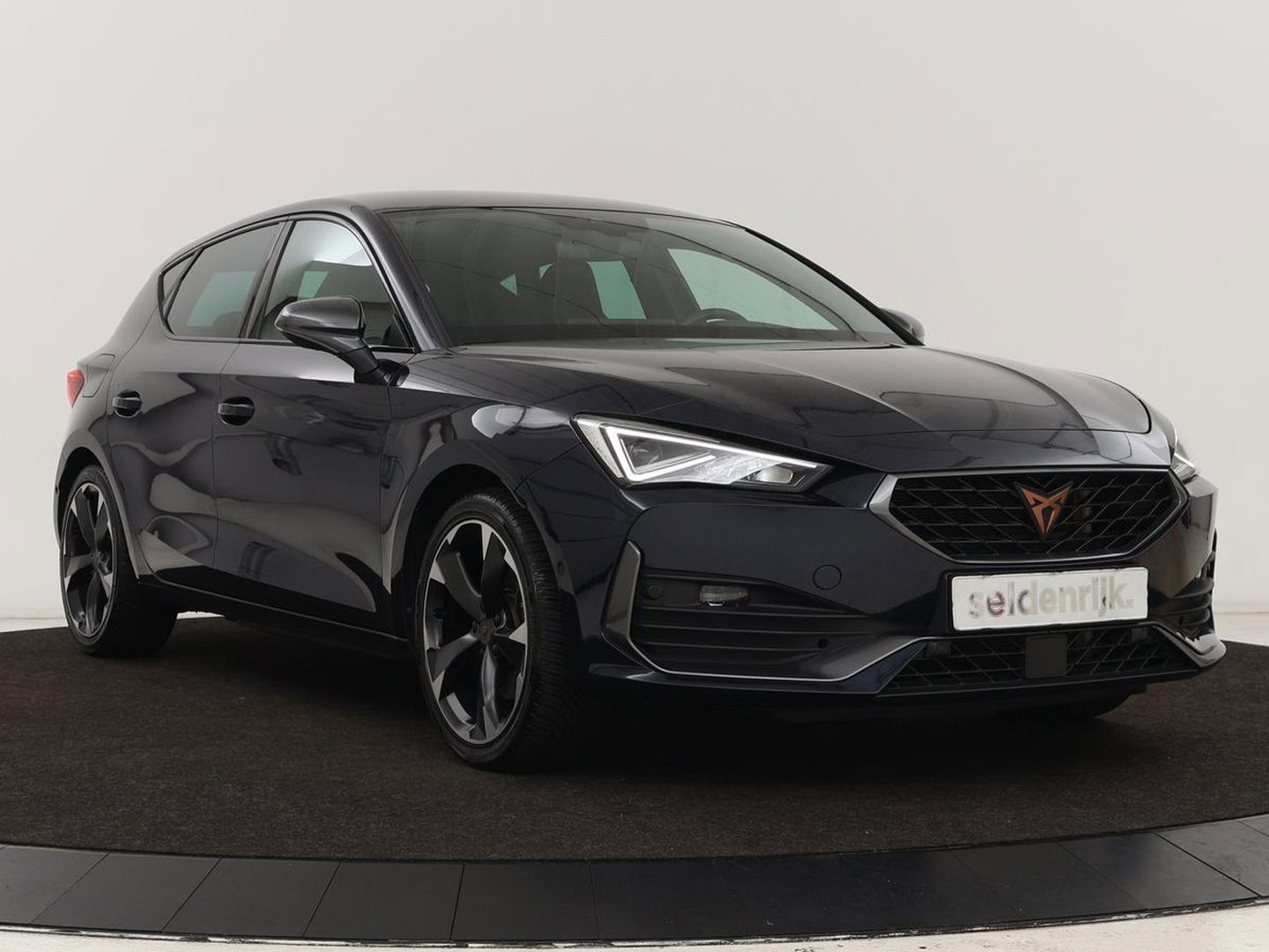 CUPRA Leon 1.4 e-Hybrid | Stoel & stuurverwarming | Camera | Adaptive cruise | Carplay | Navigatie | Sfeerverlichting | Keyless | Sportstoelen | Full LED | PHEV