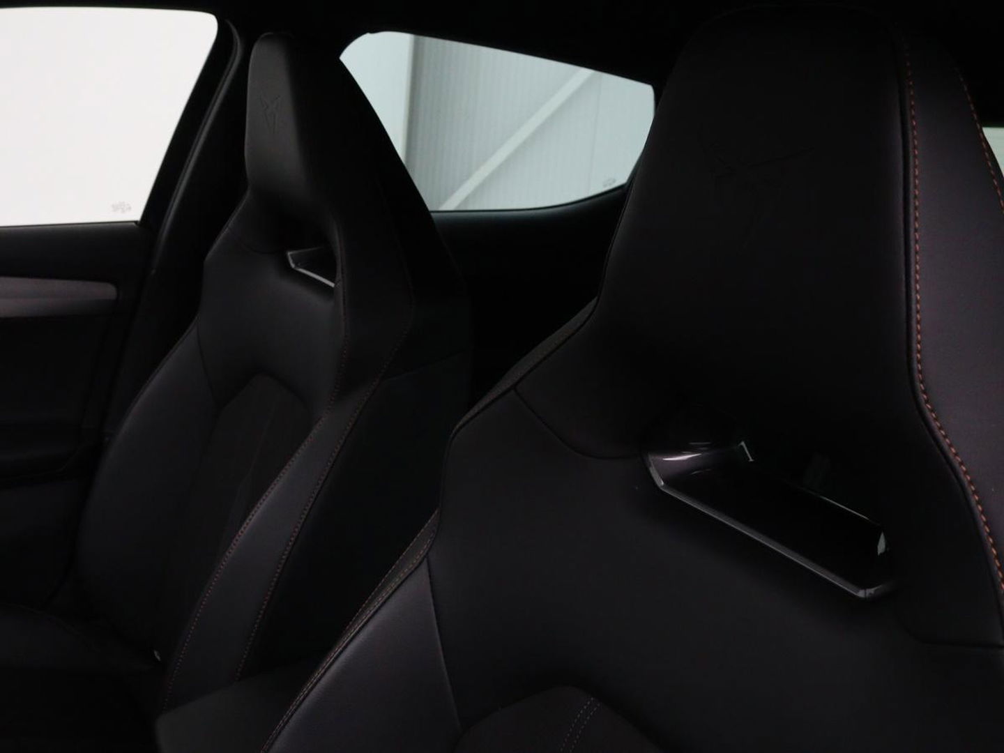 CUPRA Leon 1.4 e-Hybrid | Stoel & stuurverwarming | Camera | Adaptive cruise | Carplay | Navigatie | Sfeerverlichting | Keyless | Sportstoelen | Full LED | PHEV