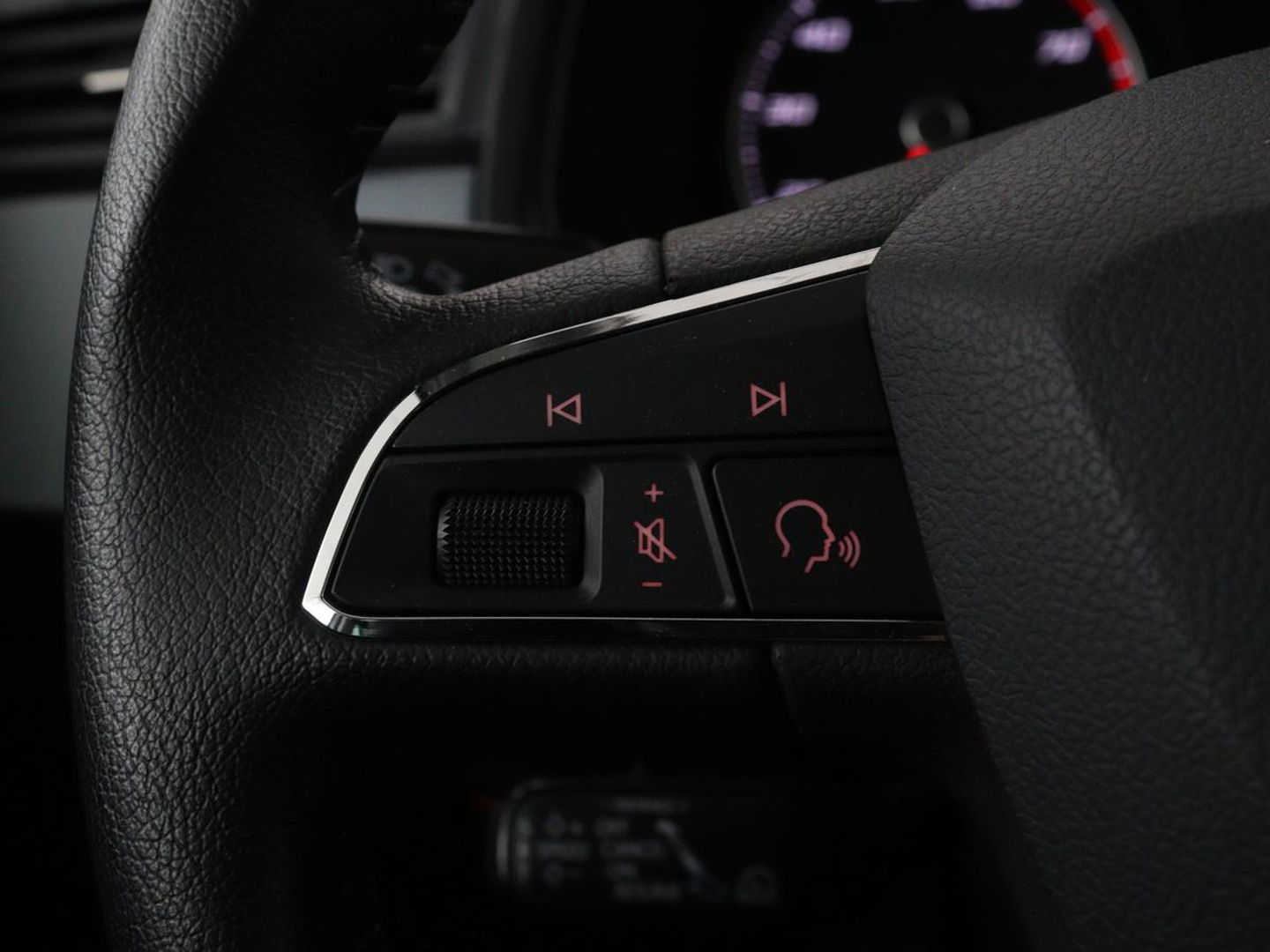 SEAT Arona 1.0 TSI Style Intens | 110pk | Adaptive cruise | Camera | Carplay | Climate control | Keyless | Park Assist | DAB | Bluetooth