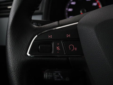 SEAT Arona 1.0 TSI Style Intens | 110pk | Adaptive cruise | Camera | Carplay | Climate control | Keyless | Park Assist | DAB | Bluetooth