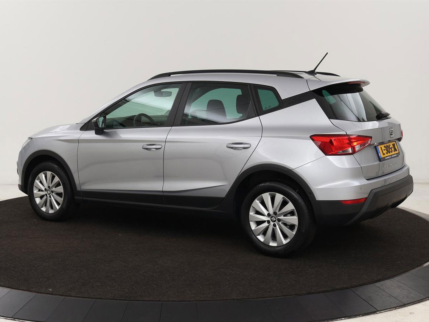 SEAT Arona 1.0 TSI Style Intens | 110pk | Adaptive cruise | Camera | Carplay | Climate control | Keyless | Park Assist | DAB | Bluetooth