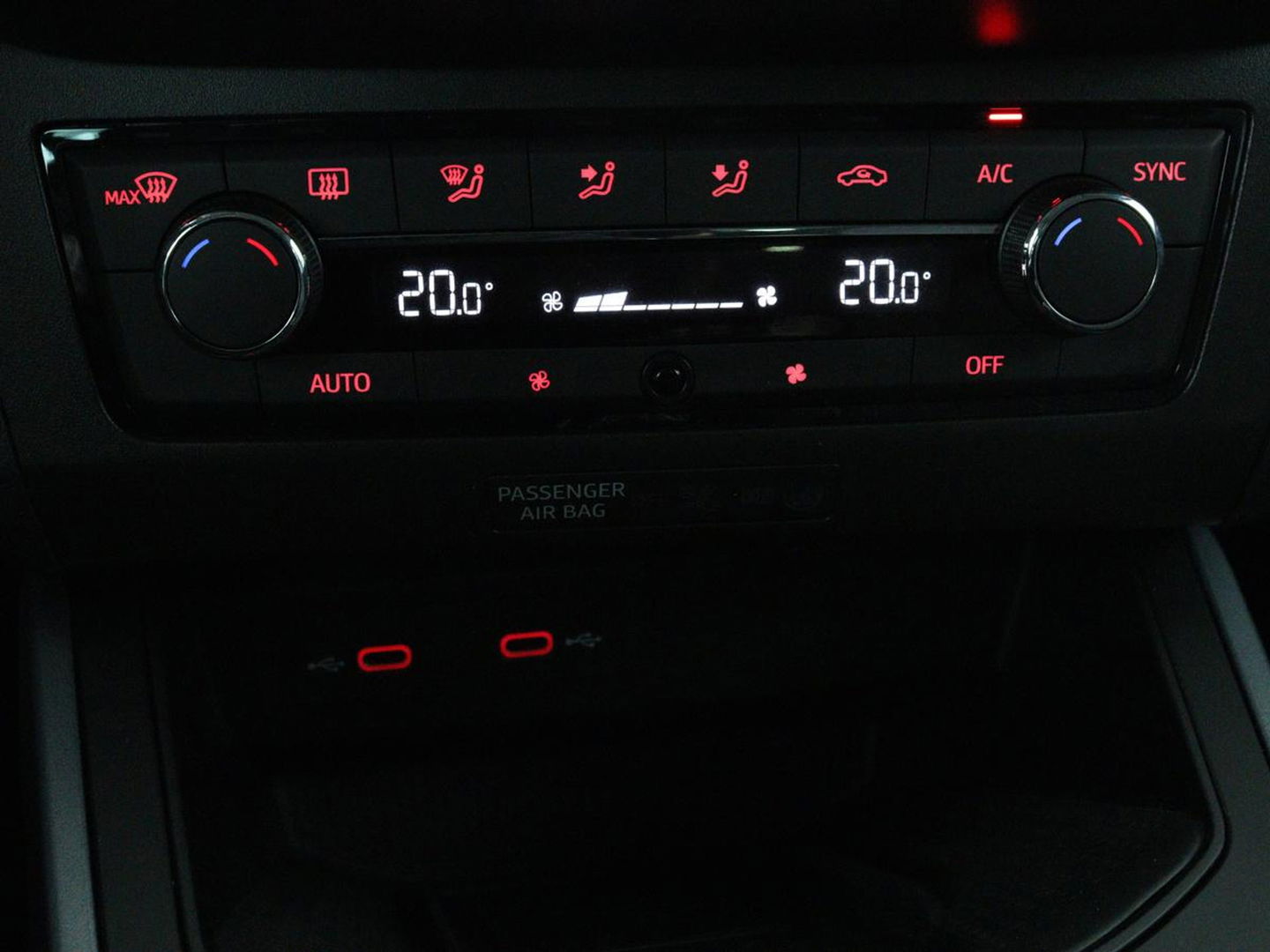 SEAT Arona 1.0 TSI Style Intens | 110pk | Adaptive cruise | Camera | Carplay | Climate control | Keyless | Park Assist | DAB | Bluetooth