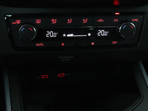 SEAT Arona 1.0 TSI Style Intens | 110pk | Adaptive cruise | Camera | Carplay | Climate control | Keyless | Park Assist | DAB | Bluetooth