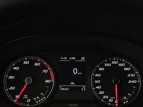 SEAT Arona 1.0 TSI Style Intens | 110pk | Adaptive cruise | Camera | Carplay | Climate control | Keyless | Park Assist | DAB | Bluetooth