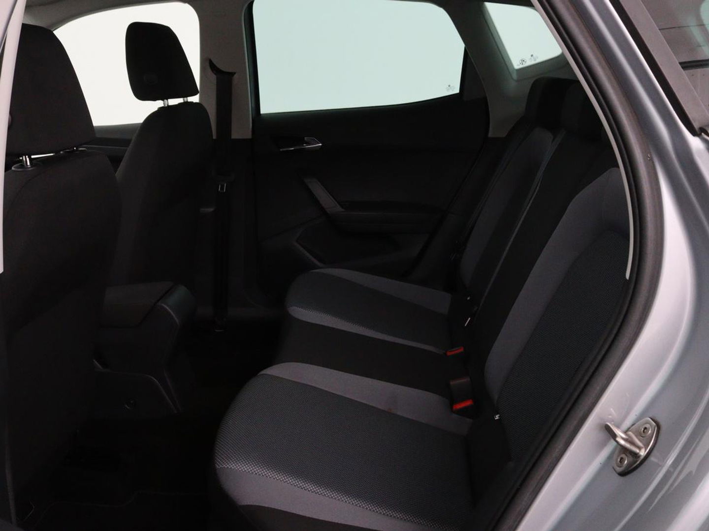 SEAT Arona 1.0 TSI Style Intens | 110pk | Adaptive cruise | Camera | Carplay | Climate control | Keyless | Park Assist | DAB | Bluetooth