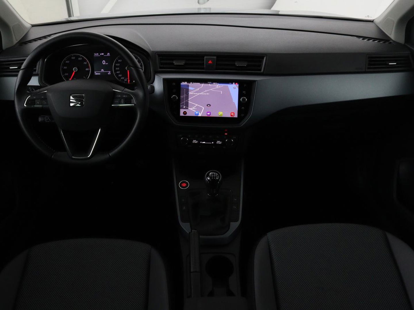 SEAT Arona 1.0 TSI Style Intens | 110pk | Adaptive cruise | Camera | Carplay | Climate control | Keyless | Park Assist | DAB | Bluetooth