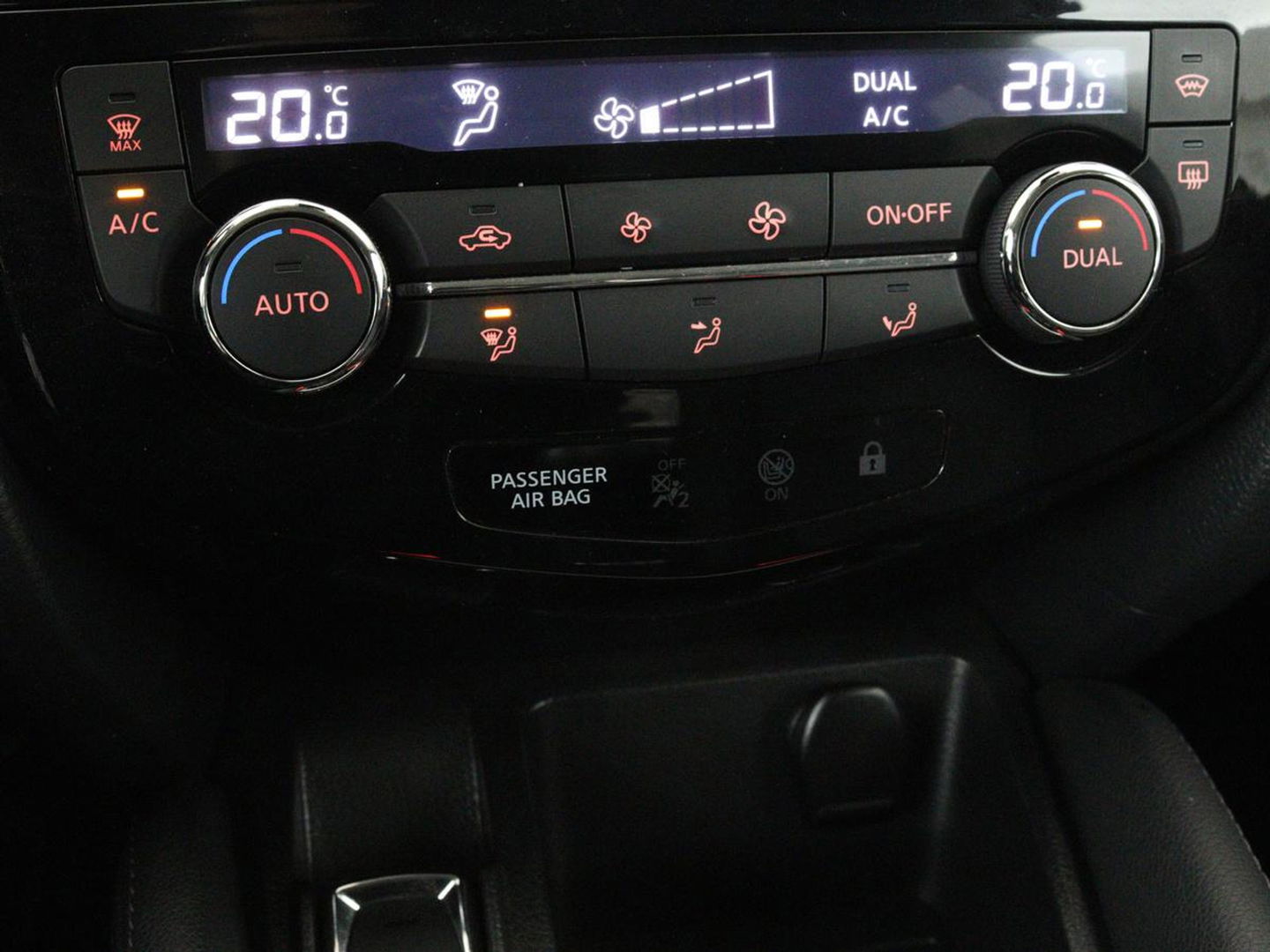 Nissan QASHQAI 1.6 Tekna | 163pk | Panoramadak | Leder | Stoelverwarming | 360 camera | Trekhaak | Navigatie | Full LED | Keyless | Park Assist | Climate control