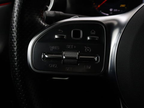 Mercedes-Benz A-Klasse 200 Business Solution AMG | Panoramadak | Stoelverwarming | Matrix LED | Carplay | Memory | Trekhaak | Leder/Alcantara | Widescreen | Navigatie