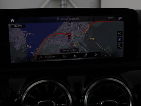 Mercedes-Benz A-Klasse 200 Business Solution AMG | Panoramadak | Stoelverwarming | Matrix LED | Carplay | Memory | Trekhaak | Leder/Alcantara | Widescreen | Navigatie