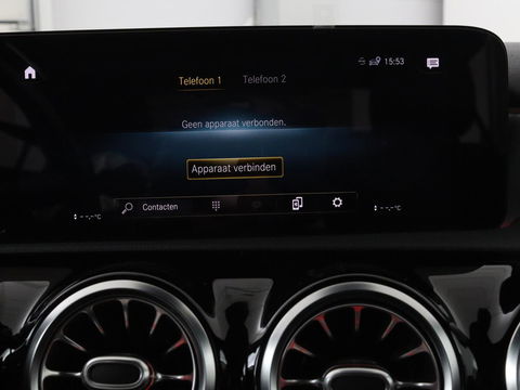 Mercedes-Benz A-Klasse 200 Business Solution AMG | Panoramadak | Stoelverwarming | Matrix LED | Carplay | Memory | Trekhaak | Leder/Alcantara | Widescreen | Navigatie