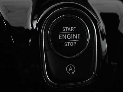 Mercedes-Benz A-Klasse 200 Business Solution AMG | Panoramadak | Stoelverwarming | Matrix LED | Carplay | Memory | Trekhaak | Leder/Alcantara | Widescreen | Navigatie