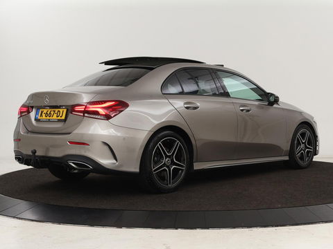 Mercedes-Benz A-Klasse 200 Business Solution AMG | Panoramadak | Stoelverwarming | Matrix LED | Carplay | Memory | Trekhaak | Leder/Alcantara | Widescreen | Navigatie