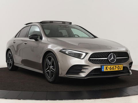 Mercedes-Benz A-Klasse 200 Business Solution AMG | Panoramadak | Stoelverwarming | Matrix LED | Carplay | Memory | Trekhaak | Leder/Alcantara | Widescreen | Navigatie