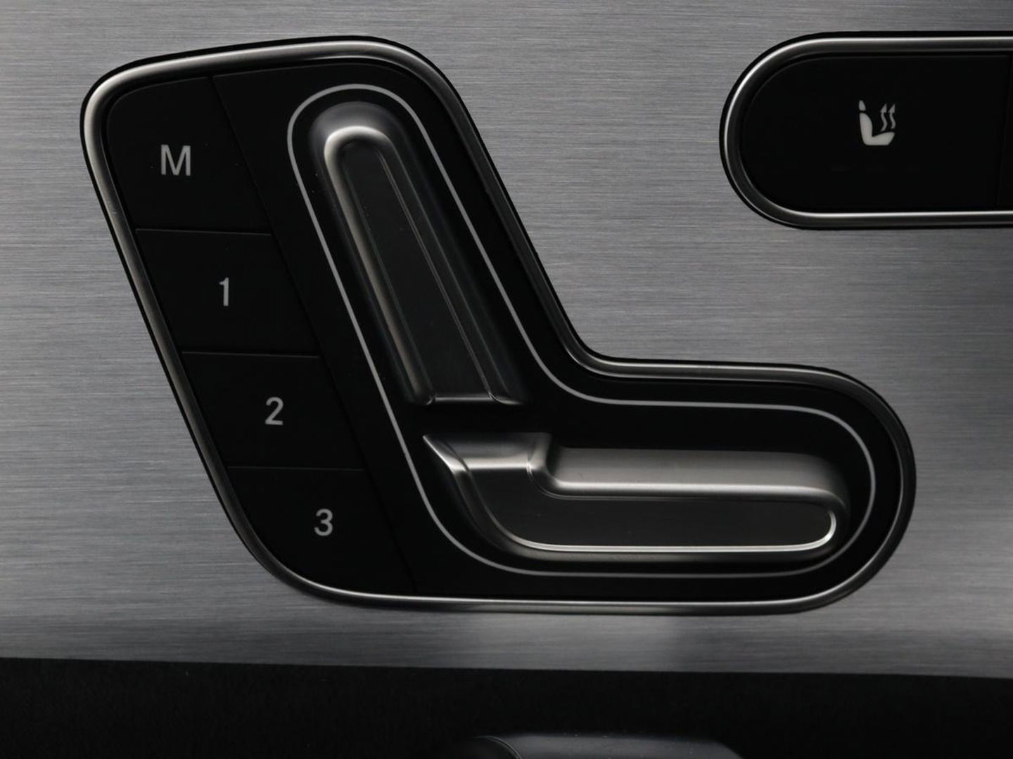 Mercedes-Benz A-Klasse 200 Business Solution AMG | Panoramadak | Stoelverwarming | Matrix LED | Carplay | Memory | Trekhaak | Leder/Alcantara | Widescreen | Navigatie