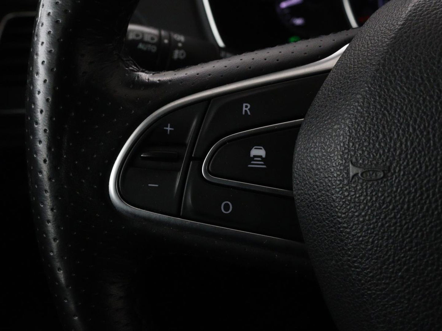 Renault Talisman 1.6 TCe Initiale Paris | Leder | Stoelventilatie | Head-Up | Carplay | Massage | Adaptive cruise | Navigatie | Full LED | Stoel & stuurverwarming | Camera