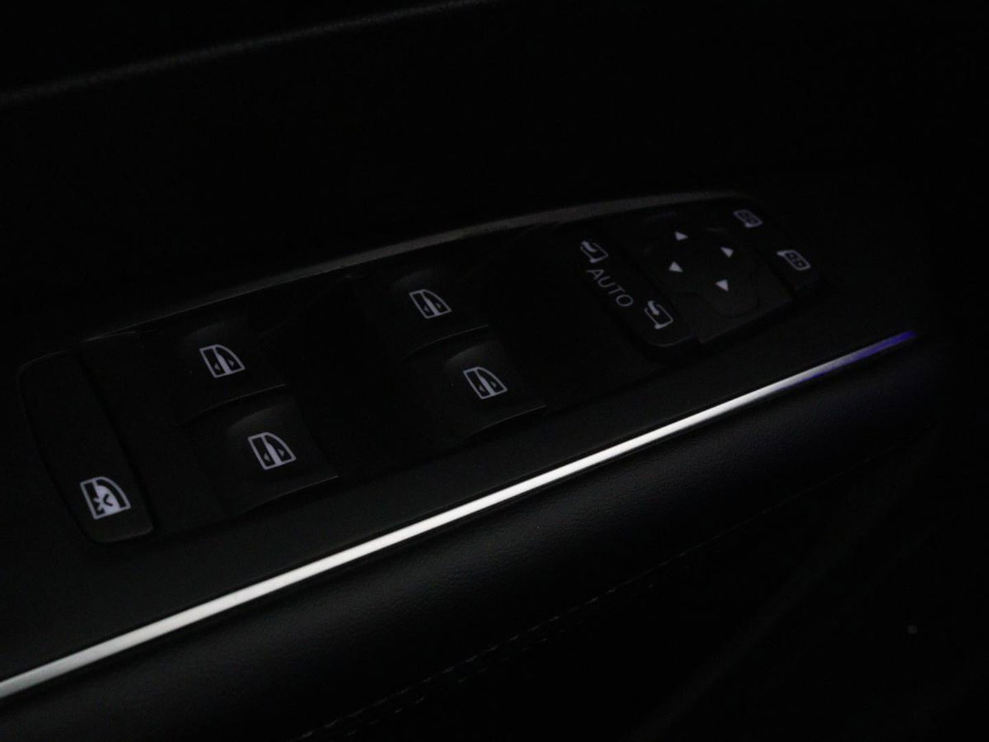 Renault Talisman 1.6 TCe Initiale Paris | Leder | Stoelventilatie | Head-Up | Carplay | Massage | Adaptive cruise | Navigatie | Full LED | Stoel & stuurverwarming | Camera
