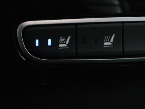 Renault Talisman 1.6 TCe Initiale Paris | Leder | Stoelventilatie | Head-Up | Carplay | Massage | Adaptive cruise | Navigatie | Full LED | Stoel & stuurverwarming | Camera