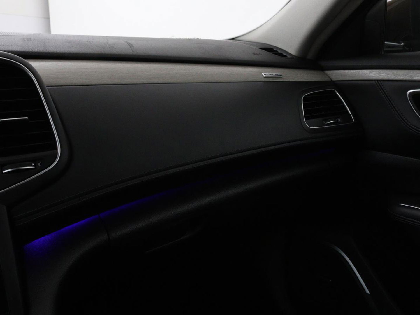 Renault Talisman 1.6 TCe Initiale Paris | Leder | Stoelventilatie | Head-Up | Carplay | Massage | Adaptive cruise | Navigatie | Full LED | Stoel & stuurverwarming | Camera