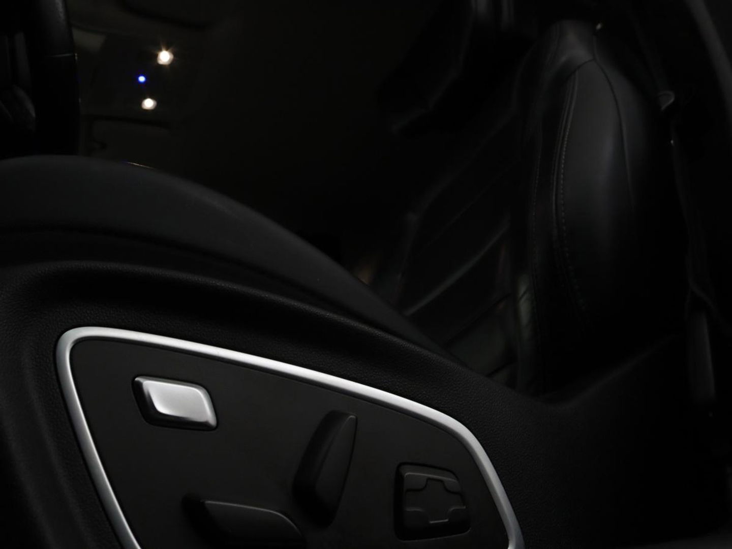 Renault Talisman 1.6 TCe Initiale Paris | Leder | Stoelventilatie | Head-Up | Carplay | Massage | Adaptive cruise | Navigatie | Full LED | Stoel & stuurverwarming | Camera