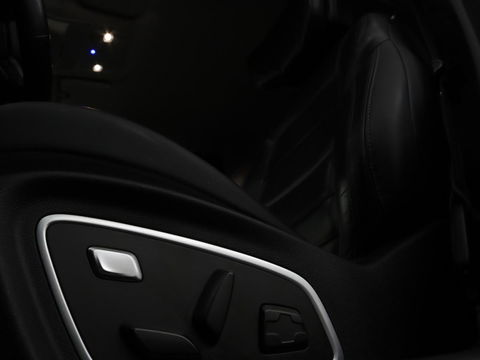 Renault Talisman 1.6 TCe Initiale Paris | Leder | Stoelventilatie | Head-Up | Carplay | Massage | Adaptive cruise | Navigatie | Full LED | Stoel & stuurverwarming | Camera
