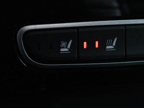 Renault Talisman 1.6 TCe Initiale Paris | Leder | Stoelventilatie | Head-Up | Carplay | Massage | Adaptive cruise | Navigatie | Full LED | Stoel & stuurverwarming | Camera