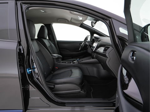 Nissan Leaf Tekna 40 kWh (INCL-BTW) Aut. *LEATHER-FABRIC | FULL-LED | BOSE-SURROUND | ADAPTIVE-CRUISE | TOP-VIEW | KEYLESS | NAVI-FULLMAP | BLINDSPOT | DAB+ | PDC | HEATED-COMFORT-SEATS | TOWBAR | DIGI-COCKPIT | 17"A