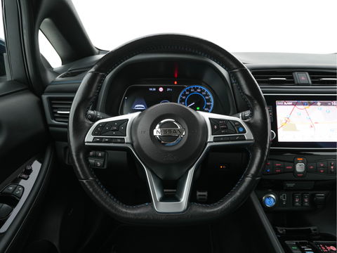 Nissan Leaf Tekna 40 kWh (INCL-BTW) Aut. *LEATHER-FABRIC | FULL-LED | BOSE-SURROUND | ADAPTIVE-CRUISE | TOP-VIEW | KEYLESS | NAVI-FULLMAP | BLINDSPOT | DAB+ | PDC | HEATED-COMFORT-SEATS | TOWBAR | DIGI-COCKPIT | 17"A