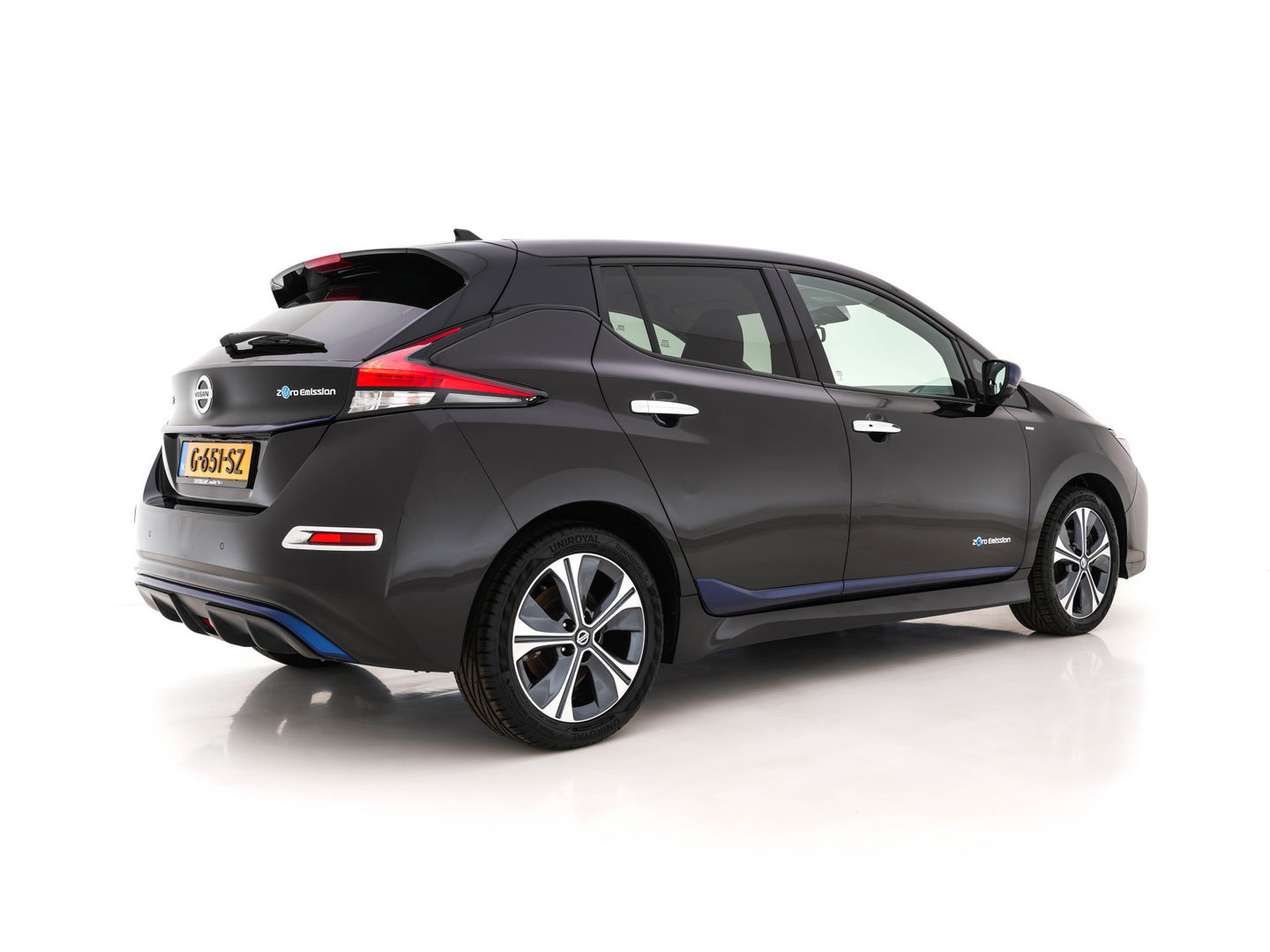 Nissan Leaf Tekna 40 kWh (INCL-BTW) Aut. *LEATHER-FABRIC | FULL-LED | BOSE-SURROUND | ADAPTIVE-CRUISE | TOP-VIEW | KEYLESS | NAVI-FULLMAP | BLINDSPOT | DAB+ | PDC | HEATED-COMFORT-SEATS | TOWBAR | DIGI-COCKPIT | 17"A