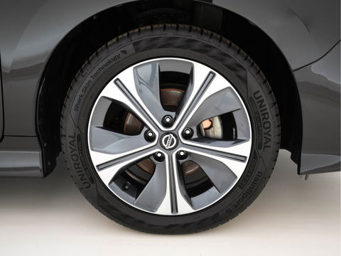 Nissan Leaf Tekna 40 kWh (INCL-BTW) Aut. *LEATHER-FABRIC | FULL-LED | BOSE-SURROUND | ADAPTIVE-CRUISE | TOP-VIEW | KEYLESS | NAVI-FULLMAP | BLINDSPOT | DAB+ | PDC | HEATED-COMFORT-SEATS | TOWBAR | DIGI-COCKPIT | 17"A