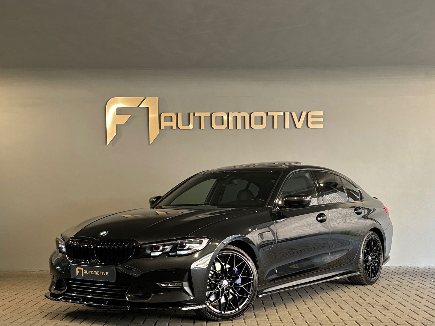 BMW 3-serie 330e High Executive M Sport Pano|Maxton|Sfeer