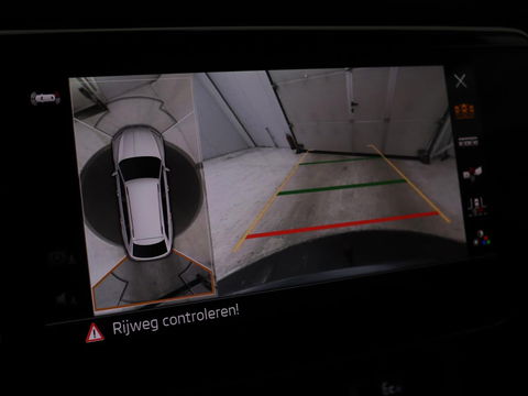 Škoda Superb 1.4 TSI iV Laurin & Klement | Panoramadak | Stoelventilatie | Leder | 360 camera | Trekhaak | Massage | Adaptive cruise | Canton Sound | Virtual Cockpit | Carplay | 19'' lichtmetalen velgen | PHEV