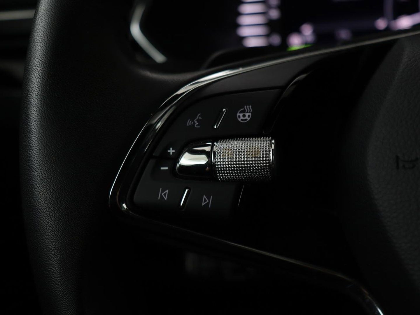 Škoda Superb 1.4 TSI iV Laurin & Klement | Panoramadak | Stoelventilatie | Leder | 360 camera | Trekhaak | Massage | Adaptive cruise | Canton Sound | Virtual Cockpit | Carplay | 19'' lichtmetalen velgen | PHEV