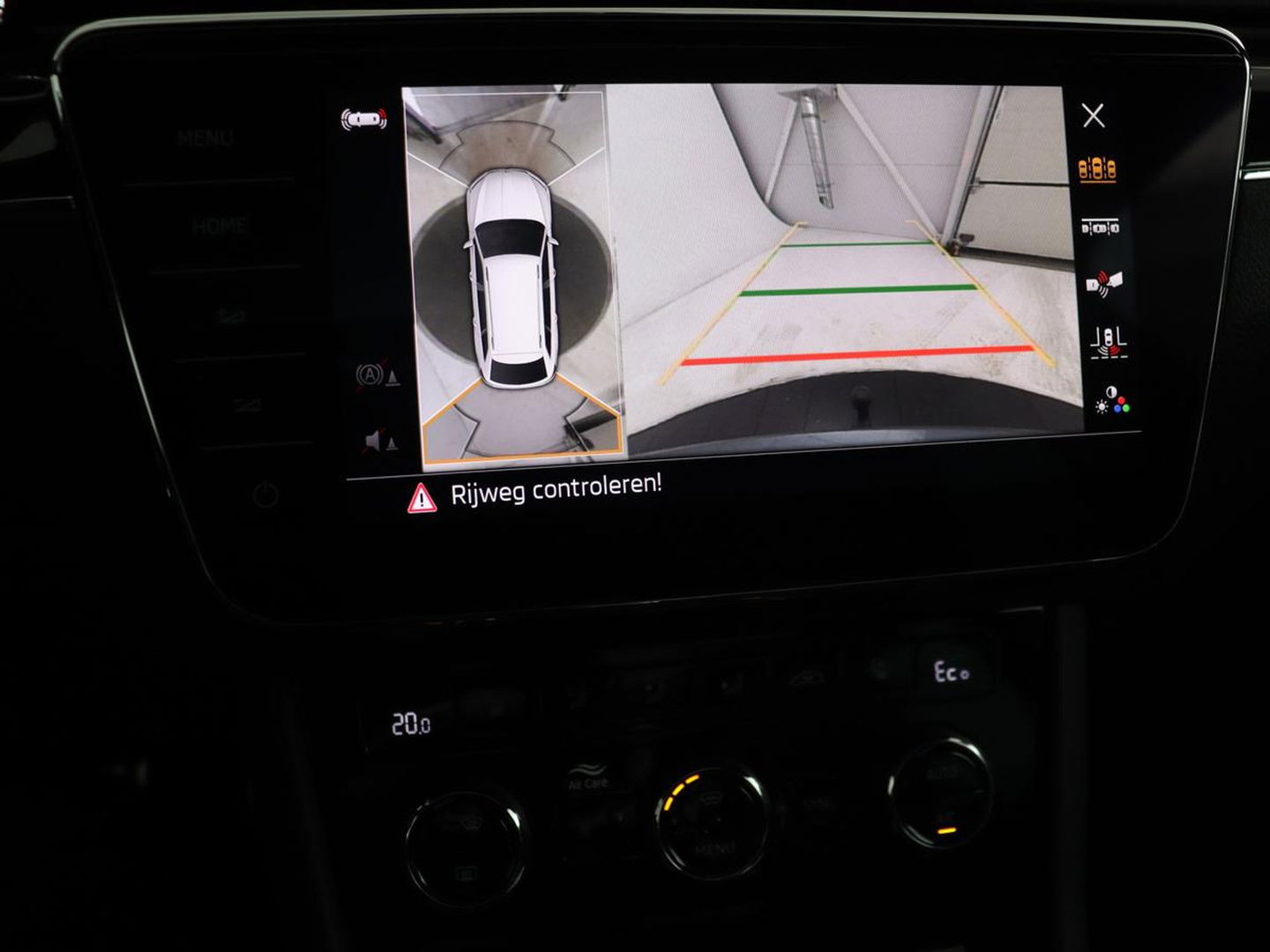 Škoda Superb 1.4 TSI iV Laurin & Klement | Panoramadak | Stoelventilatie | Leder | 360 camera | Trekhaak | Massage | Adaptive cruise | Canton Sound | Virtual Cockpit | Carplay | 19'' lichtmetalen velgen | PHEV