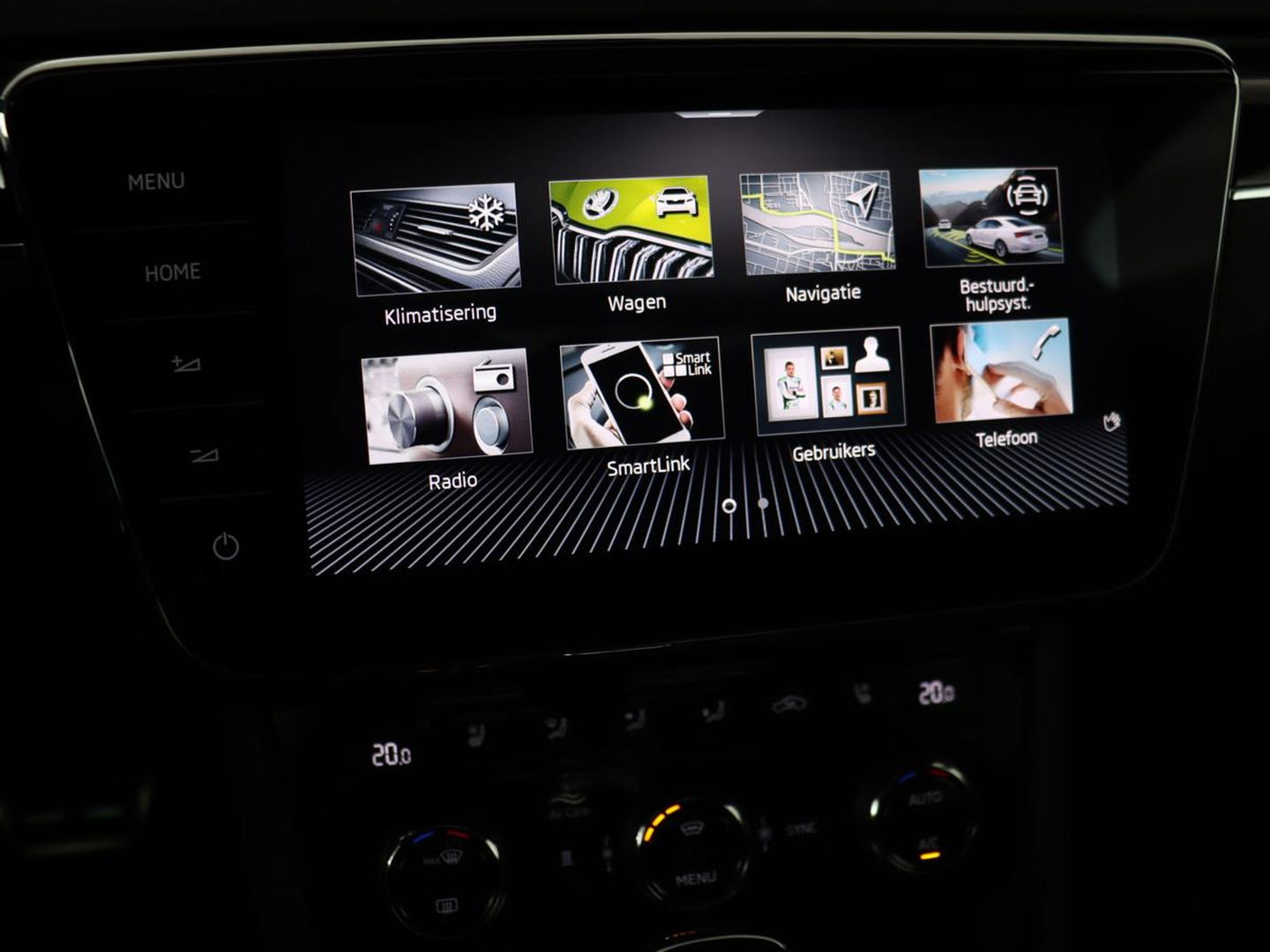 Škoda Superb 1.4 TSI iV Laurin & Klement | Panoramadak | Stoelventilatie | Leder | 360 camera | Trekhaak | Massage | Adaptive cruise | Canton Sound | Virtual Cockpit | Carplay | 19'' lichtmetalen velgen | PHEV