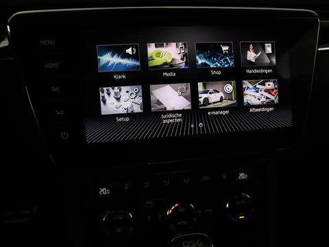 Škoda Superb 1.4 TSI iV Laurin & Klement | Panoramadak | Stoelventilatie | Leder | 360 camera | Trekhaak | Massage | Adaptive cruise | Canton Sound | Virtual Cockpit | Carplay | 19'' lichtmetalen velgen | PHEV