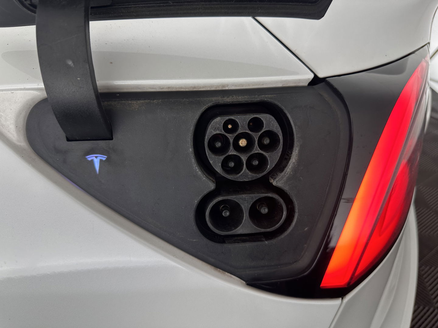 Tesla Model 3 Long Range AWD 75 kWh [ 3-Fase ] Aut. *PANO | AUTO-PILOT | LUXURY-LEATHER | KEYLESS | FULL-LED | MEMORY-PACK | SURROUND-VIEW | DAB | CARPLAY | DIGI-COCKPIT | LANE-ASSIST | COMFORT-SEATS | 18"ALU*