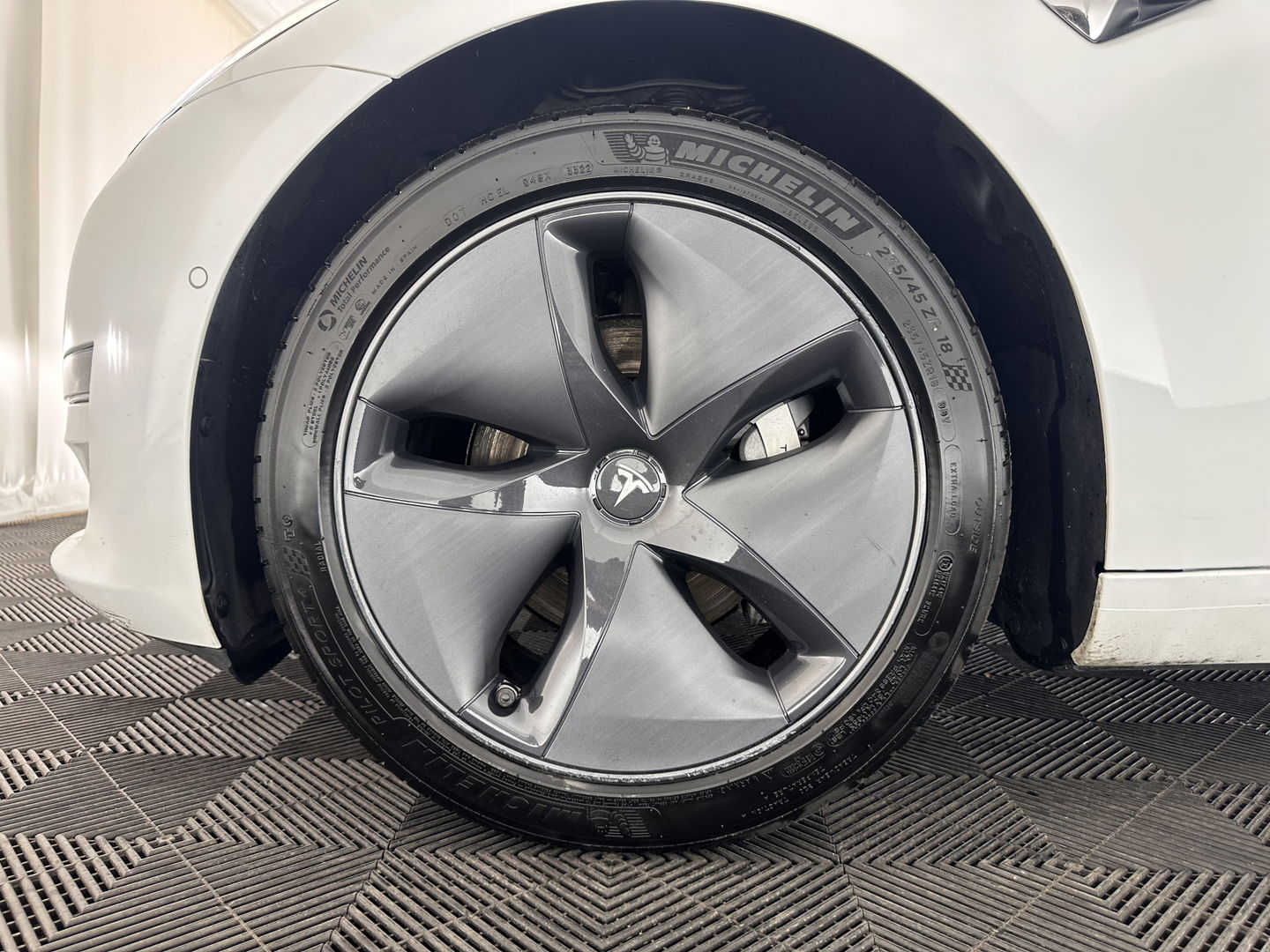 Tesla Model 3 Long Range AWD 75 kWh [ 3-Fase ] Aut. *PANO | AUTO-PILOT | LUXURY-LEATHER | KEYLESS | FULL-LED | MEMORY-PACK | SURROUND-VIEW | DAB | CARPLAY | DIGI-COCKPIT | LANE-ASSIST | COMFORT-SEATS | 18"ALU*