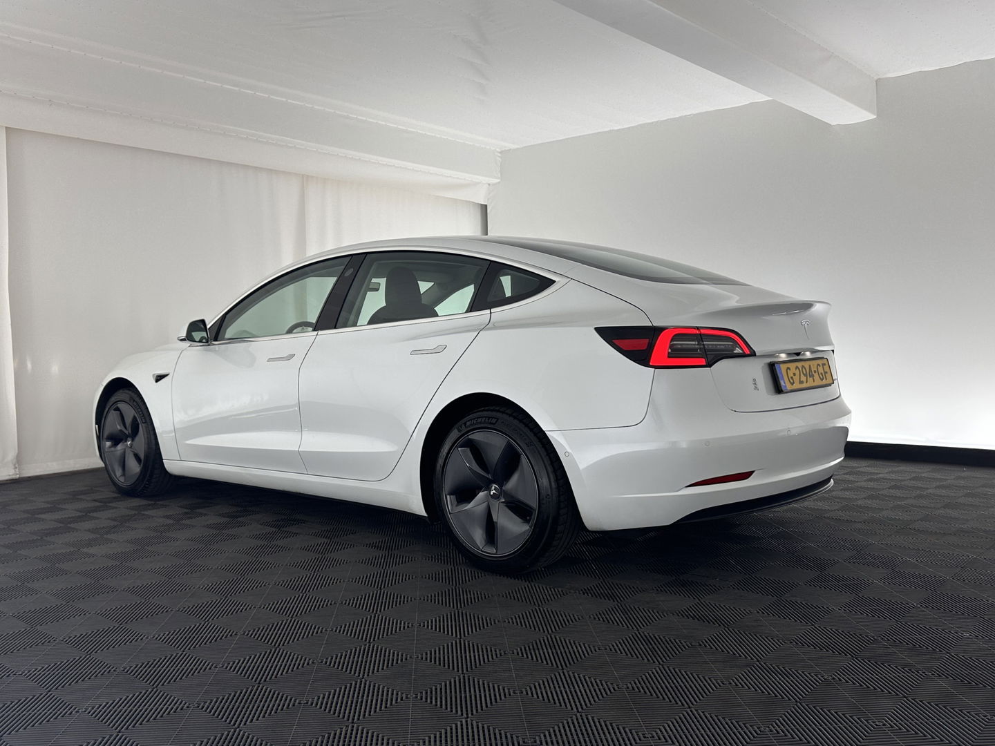 Tesla Model 3 Long Range AWD 75 kWh [ 3-Fase ] Aut. *PANO | AUTO-PILOT | LUXURY-LEATHER | KEYLESS | FULL-LED | MEMORY-PACK | SURROUND-VIEW | DAB | CARPLAY | DIGI-COCKPIT | LANE-ASSIST | COMFORT-SEATS | 18"ALU*