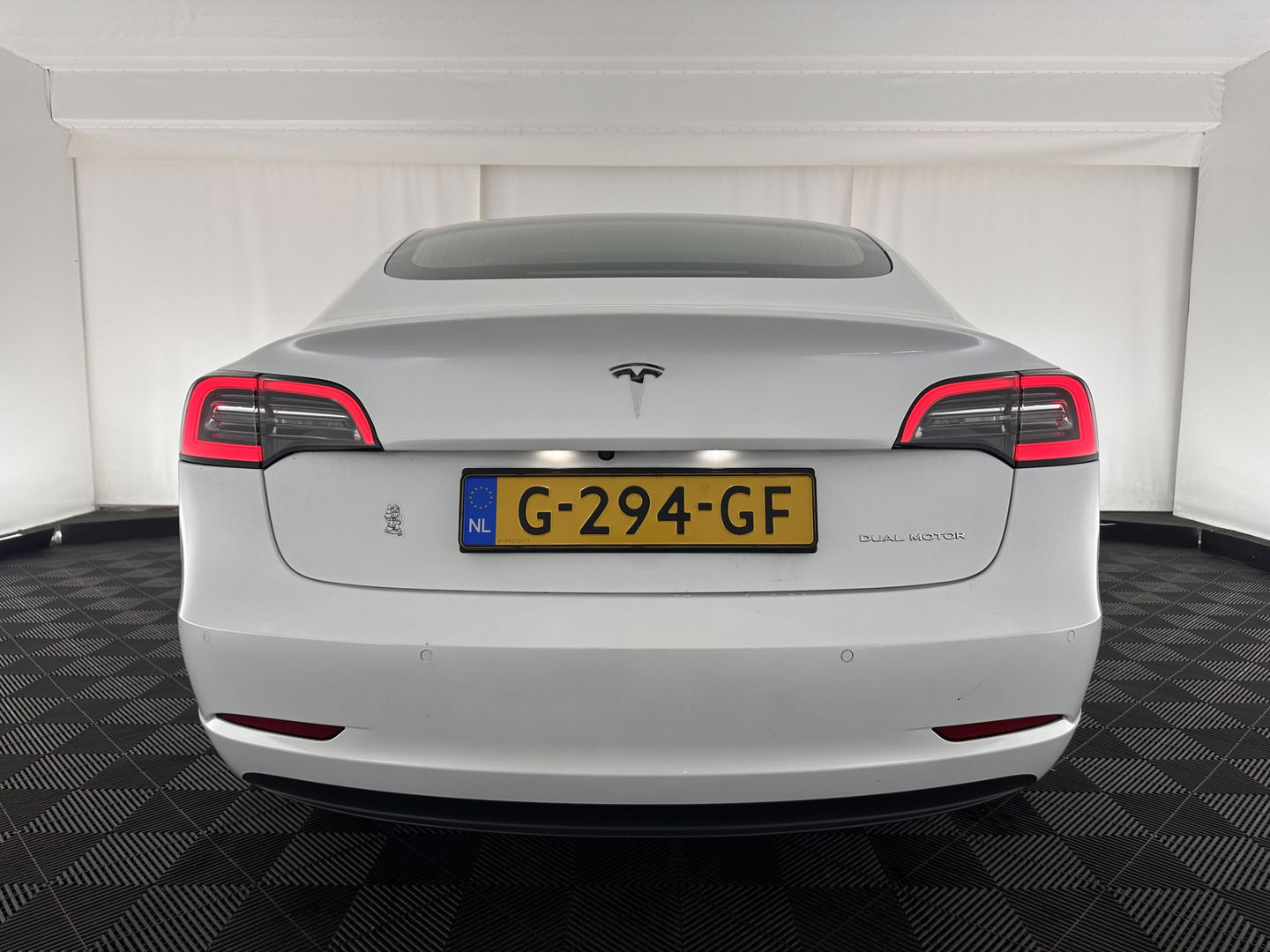 Tesla Model 3 Long Range AWD 75 kWh [ 3-Fase ] Aut. *PANO | AUTO-PILOT | LUXURY-LEATHER | KEYLESS | FULL-LED | MEMORY-PACK | SURROUND-VIEW | DAB | CARPLAY | DIGI-COCKPIT | LANE-ASSIST | COMFORT-SEATS | 18"ALU*