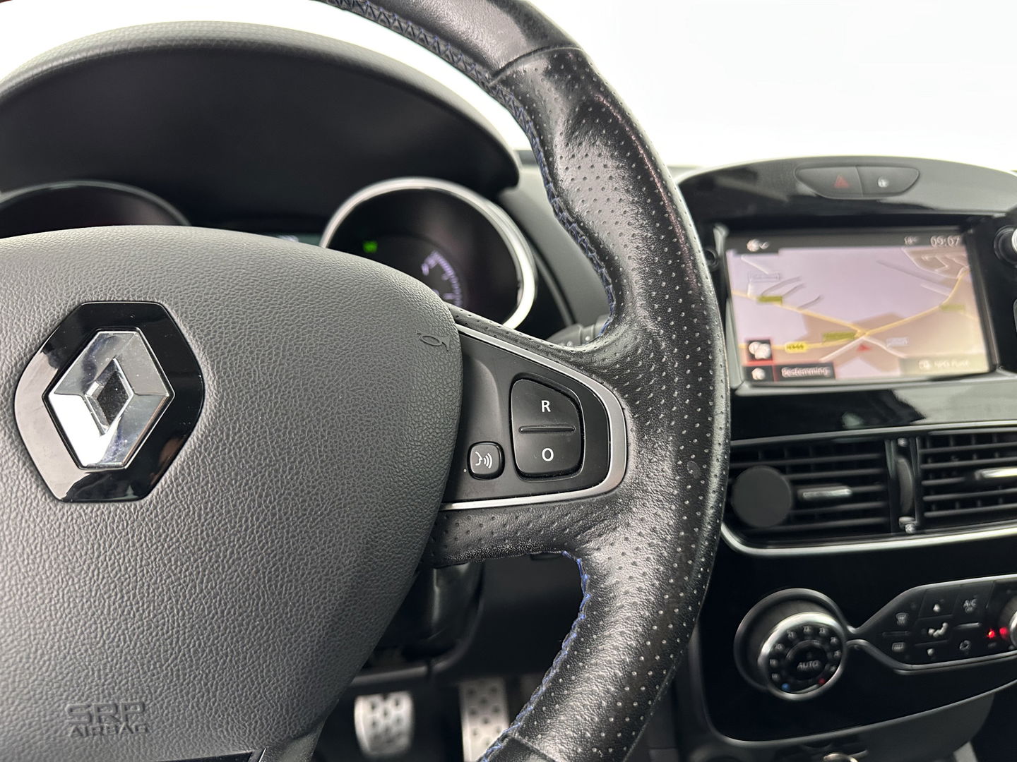 Renault Clio 1.5 dCi GT-Line Ecoleader Intens *FULL-LED | SPORT-SEATS | MICROFIBRE |  NAVI-FULLMAP | BASS-REFLEX-SOUND | KEYLESS | ECC | PDC | CRUISE | DAB | 16''ALU*