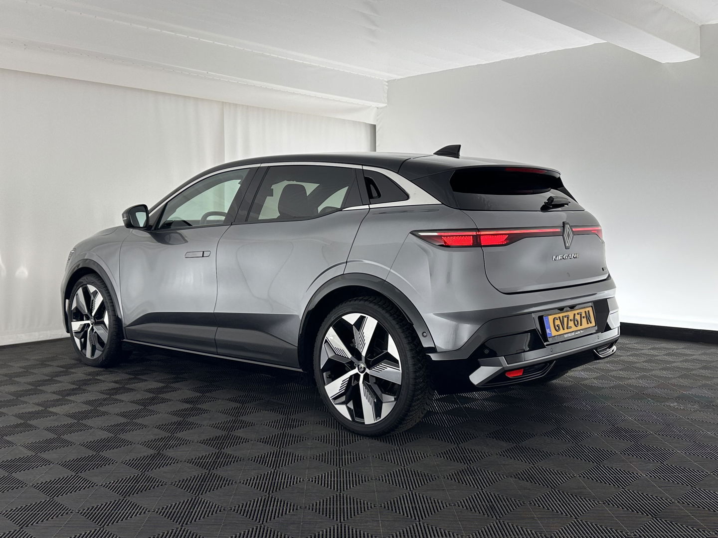 Renault Mégane E-Tech EV60 Optimum Charge Techno [ 3-Fase ] *HEAT-PUMP | F1/2LEATHER | FULL-LED | ADAPTIVE-CRUISE | BLIND-SPOT | TOP-VIEW | KEYLESS | SPORT-SEATS | DAB+ |  NAVI-FULLMAP | DIGI-COCKPIT | 20''ALU | TOWBAR*
