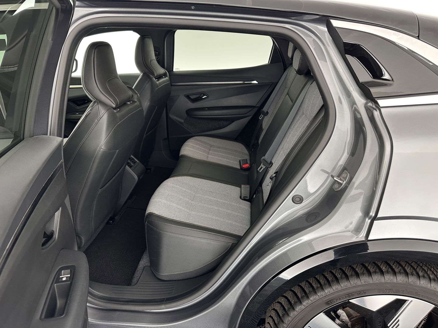 Renault Mégane E-Tech EV60 Optimum Charge Techno [ 3-Fase ] *HEAT-PUMP | F1/2LEATHER | FULL-LED | ADAPTIVE-CRUISE | BLIND-SPOT | TOP-VIEW | KEYLESS | SPORT-SEATS | DAB+ |  NAVI-FULLMAP | DIGI-COCKPIT | 20''ALU | TOWBAR*
