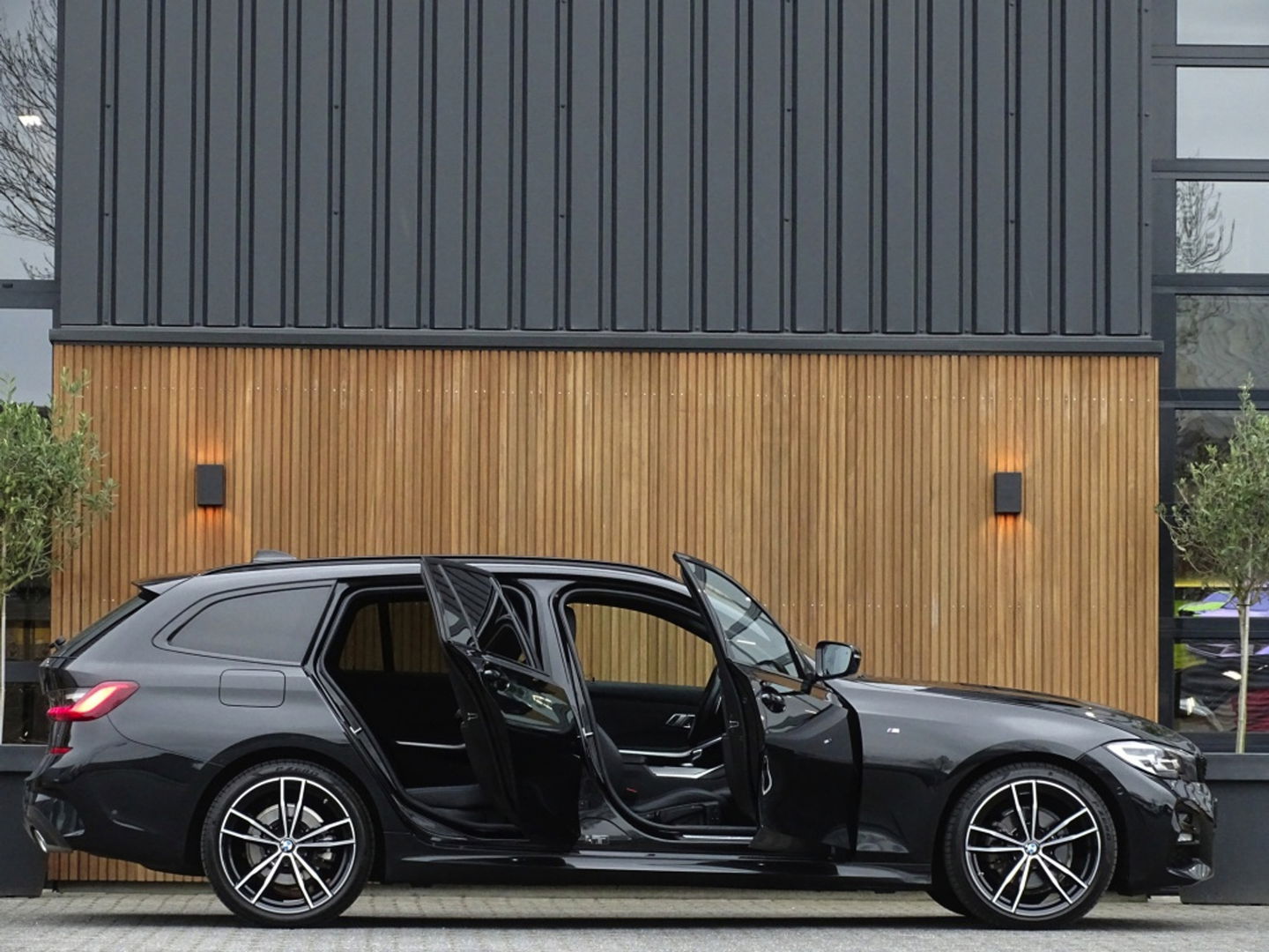 BMW 3 Serie Touring 320d xD. High Ex. Ed / M-sport / 2020 / LED