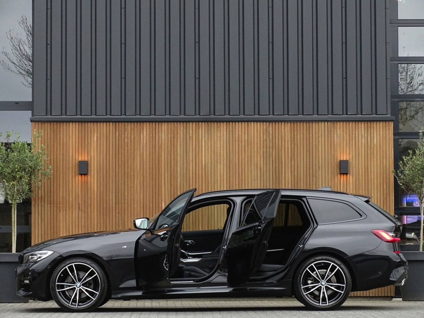 BMW 3 Serie Touring 320d xD. High Ex. Ed / M-sport / 2020 / LED