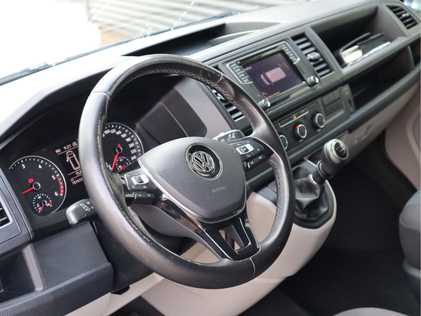 Volkswagen Transporter 2.0 TDI 102pk L2 Lang DC 5 Pers. - Navi - PDC